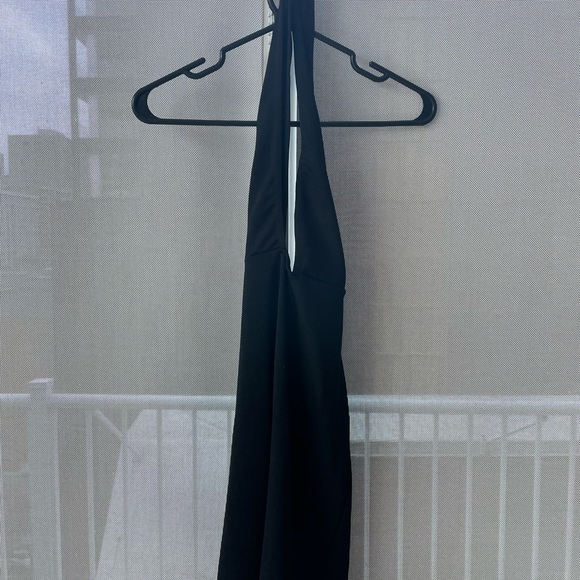 Criss-cross Halterneck Black Dress - Picture 2 of 2